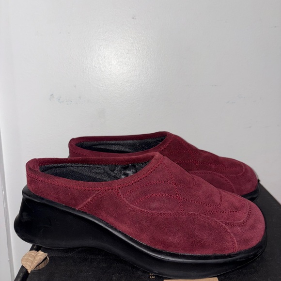 Soho Burgundy Suede Slip-On Mules size 7.5 - Picture 1 of 5